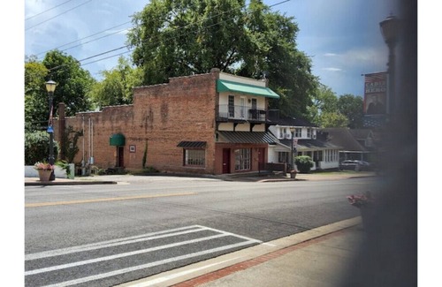 Cadiz Apartment | Downtown Studio w/Balcony