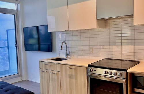 Garden District Apartment | Downtown Toronto High-rise Condo