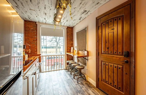 Downtown Harrisburg Apartment | Downtown Urban Oasis