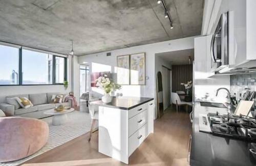 Connaught Apartment | Downtown Views | Gym | UG Park | Interior Designed