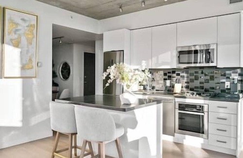 Connaught Apartment | Downtown Views | Gym | UG Park | Interior Designed