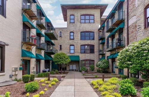 Grand Haven Condo | Downtown Waterfront! Cozy Space in the heart of Grand Haven!