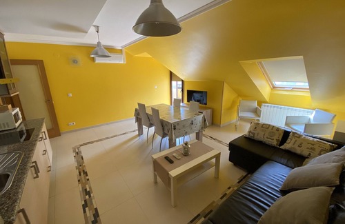 Sarria Apartment | dpCristal Ático Vistas al Camino