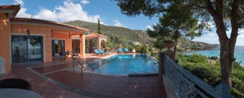 Agii Apostoli Apartment | Dr Spyrou seafront villa