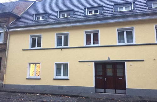 Königswinter Apartment | Drachenburg Castle and Drachenfels within walking distance