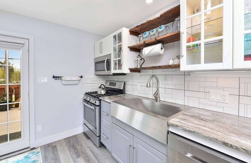 Regional District of Nanaimo House | Dragonfly Cottage Sum
