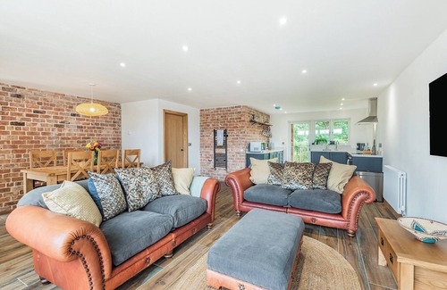 Horncastle Cottage | Dragonfly Den - UK44530
