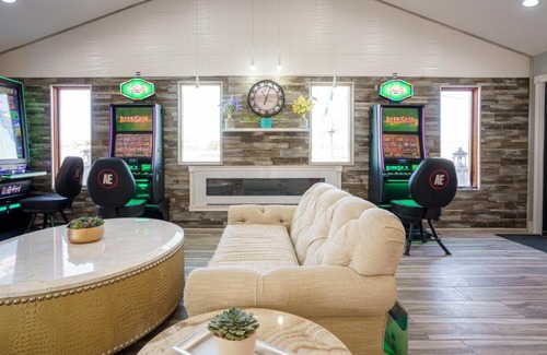 Hastings Hotel | Dragonfly Inn & Suites