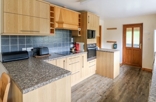 East Dereham Cottage | DRAGONFLY LODGE, pet friendly, country holiday cottage in Whinburgh