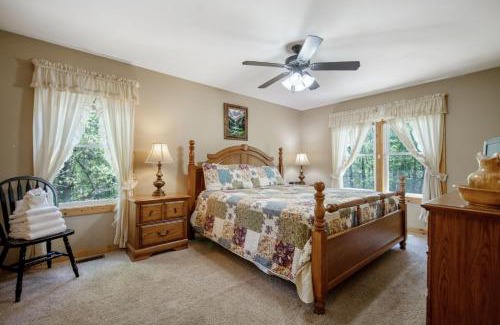 Ellijay Villa | Dragons Den Cabin - Coosawatte Resort with Amenities