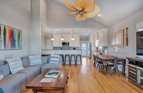 Crystal Beach House | Dramatic Ocean Views*Seconds to Beach*3 bdrm House*Sleeps 12