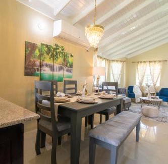 Mammee Bay Apartment | Drax Hall-Near Ocho Rios-King Bed-Pool-BBQ Grill-Gated Complex-Free Parking-Free Wifi 100Mbps