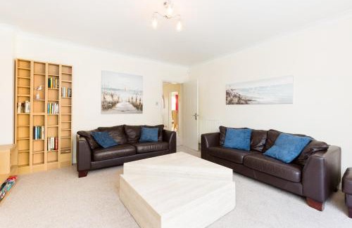 Tamworth House | Drayton Manor House FREE parking