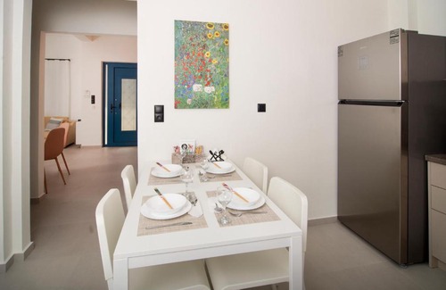 Kiparissia Apartment | Dream apartment next to the sea