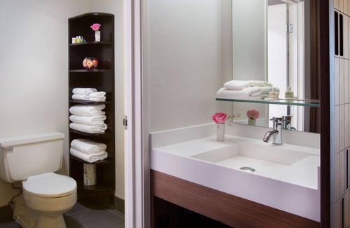 Wilburton House | Dream Bellevue Vacation! 2 Convenient Units, Free Parking, Pool, Pets Allowed