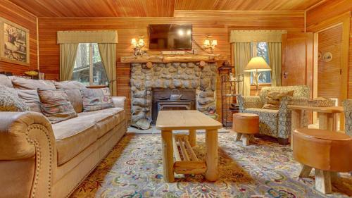 Brightwood House | Dream Catcher Cabin - Meredith Lodging