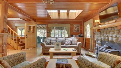 Brightwood House | Dream Catcher Cabin - Meredith Lodging