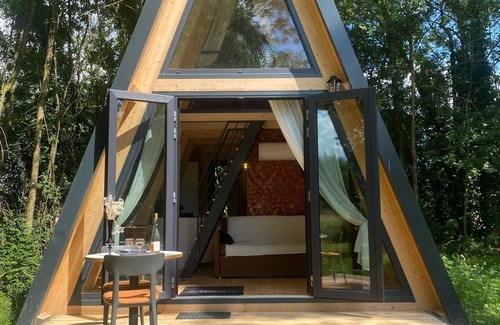 Les-Trois-Moutiers Cottage | Dream ecolodge in a fairytale castle