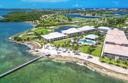 Crystal Harbour Apartment | Dream Getaway! Outdoor Pool and FREE Parking, Short Drive to Dolphin Discovery!