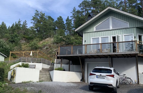 Flemingsberg House | Dream house by the lake, 30 min by car-Stockholm's center, 100 m-nature reserve.