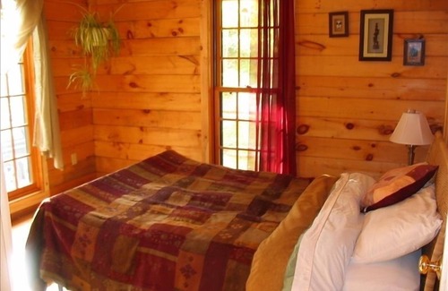 Morrisville Cabin | Dream Log Cabin, Yet Close to Everything! Animals Welcome!