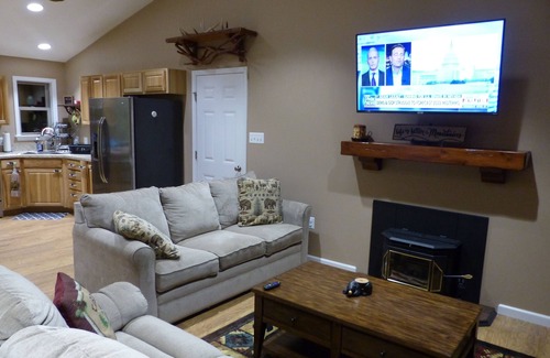Weedville House | Dream Ridge Lodge - Spacious, Private and Centrally Located