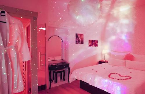 Forbach Apartment | Dream Room avec Jacuzzi, Sauna, Table de massage et Lit à eau
