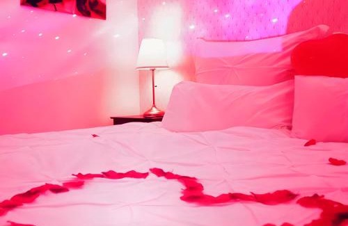 Forbach Apartment | Dream Room avec Jacuzzi, Sauna, Table de massage et Lit à eau