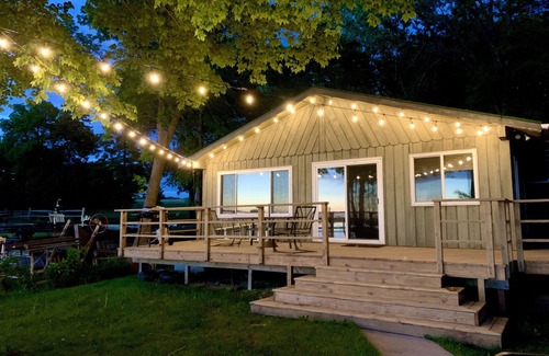 Osakis House | Dream sunsets from this two bedroom lakeside cabin
