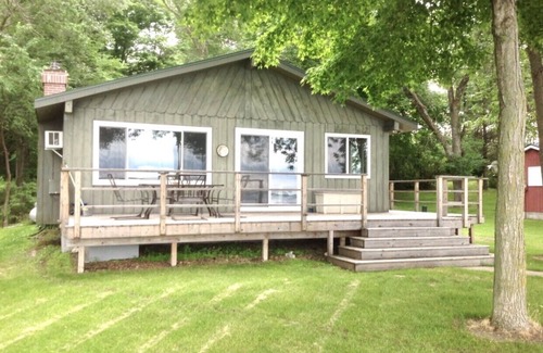 Osakis House | Dream sunsets from this two bedroom lakeside cabin