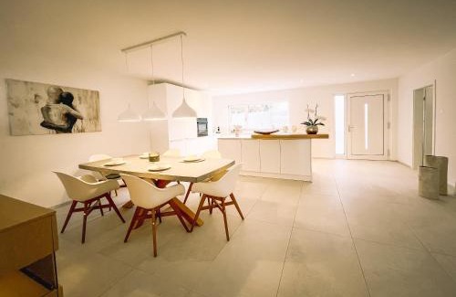 Weil am Rhein Apartment | Dreamapartment La Vigna "White Suite" mit eigenem Indoorpool, Sauna & Grillhütte