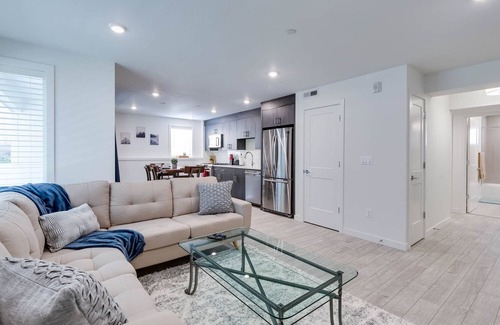 Kenton Condo | Dreamer #3-Just Steps from the Max (No Stairs)