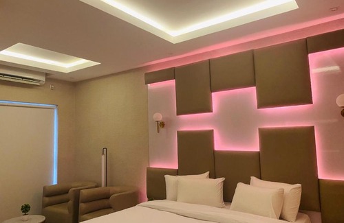 Surulere Hotel | Dreams by DV8 Hotel