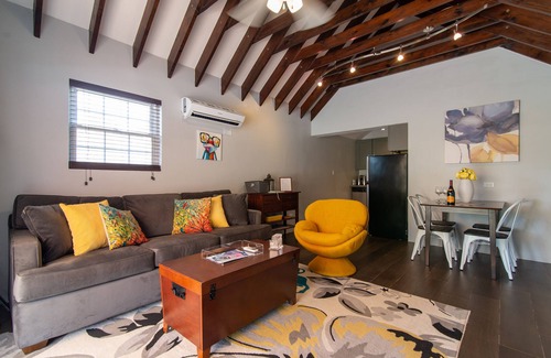 Smith's Cottage | Dreamscape Cottage POOL*VIEWS*MODERN*ELECTRICCARCHARGE