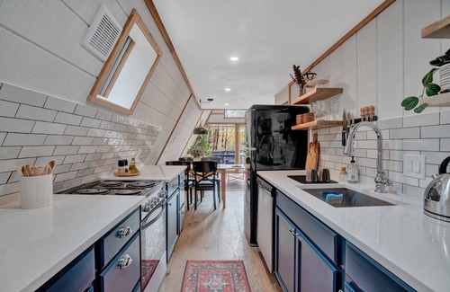 Berkeley Springs Cabin | Dreamtime - Modern A-frame Cabin w/Hot tub