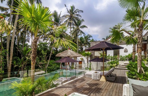 Pengosekan Villa | Dreamy 5 BR Villa Escape w/ Lush Jungle View