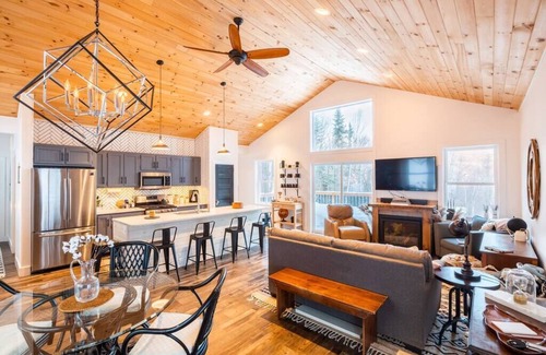 Warren Ski Chalet | Dreamy Artist Chalet in Secluded Historic Village