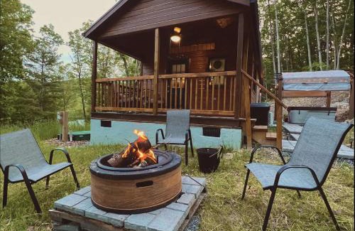 Luray House | Dreamy Couples Cabin in the Shenandoah Forrest