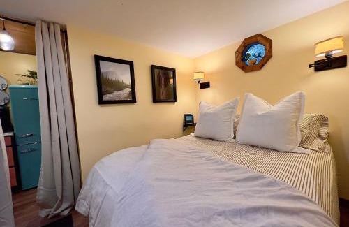 Luray House | Dreamy Couples Cabin in the Shenandoah Forrest