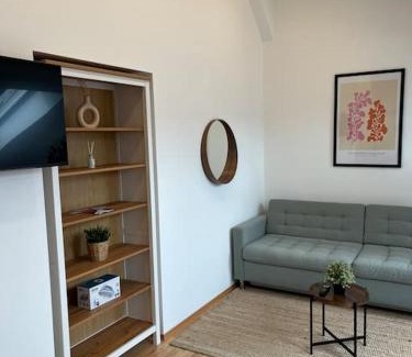 Rudolfsheim-Funfhaus Apartment | Dreamy & Cozy Apartment with Air Condition