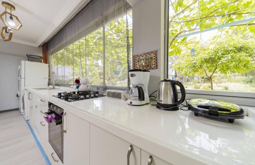 Lara Apartment | Dreamy Flat with Backyard Near Lara in Muratpasa