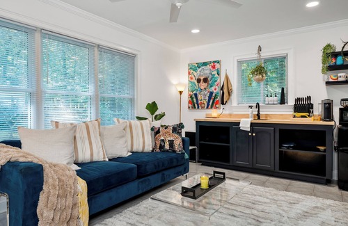 Anderson Apartment | Dreamy Luxury Stay in Anderson - 7 minutes from I-85