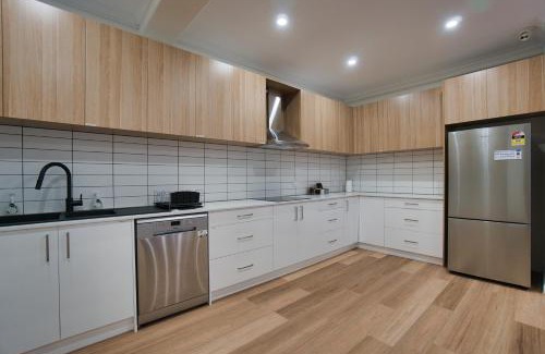 Adelaide Central Business District Hotel | Dreamy Stays Accommodation - Private Rooms with Shared Bathrooms