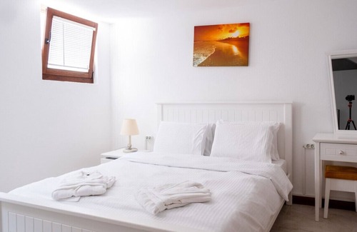 Bozcaada House | Dreamy Villa near Beach with Backyard in Bozcaada