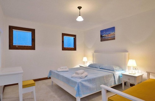 Bozcaada House | Dreamy Villa near Beach with Backyard in Bozcaada