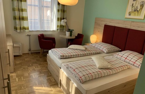 Halbenrain House | Dreibettzimmer - Gasthof-pension-restaurant Wagner