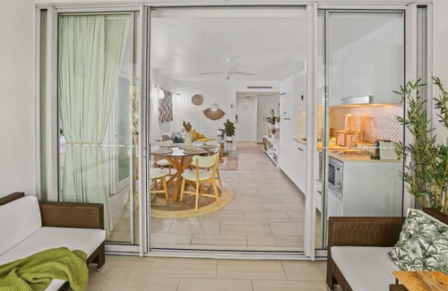 Palm Cove Condo | Drift Beachfront Resort Suite 2409- Vista Melaleuca