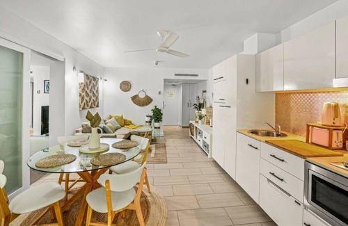 Palm Cove Condo | Drift Beachfront Resort Suite 2409- Vista Melaleuca