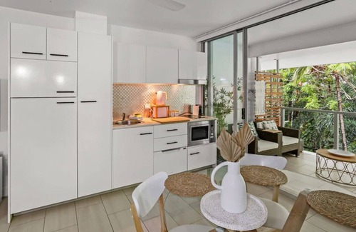 Palm Cove Condo | Drift Beachfront Resort Suite 2409- Vista Melaleuca