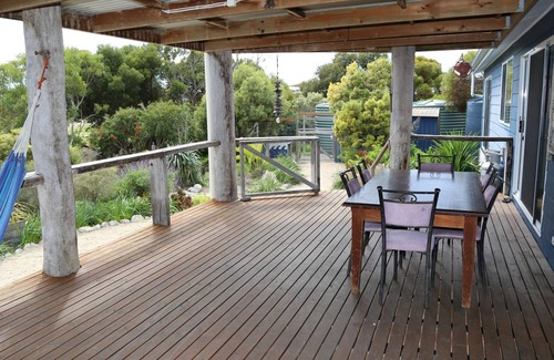 Warrenben House | Driftaway -WIFI, NETFLIX, pet friendly, Comfort + Undercover deck with hammock